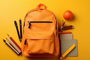 een foto van school- rugzak met schrijfbehoeften Aan oranje achtergrond, top visie. terug naar school- dag concept generatief ai