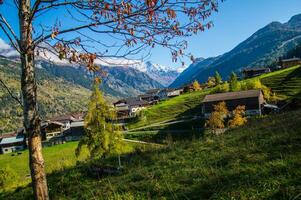 landschap van de Zwitsers Alpen in herfst foto