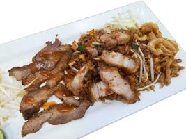 stootkussen Thais krokant varkensvlees Thais voedsel. traditioneel Aziatisch voedsel. foto