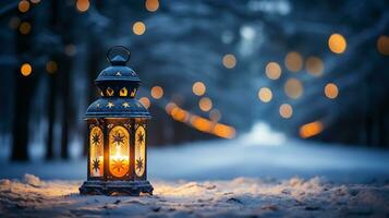 Kerstmis lantaarn licht Aan sneeuw achtergrond met Spar Afdeling in avond scène, ai gegenereerd foto