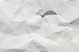 witte achtergrond en behang door verfrommeld papier textuur. foto