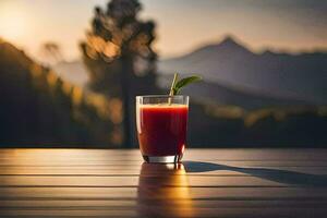 een glas van sap Aan een tafel in voorkant van een berg. ai-gegenereerd foto