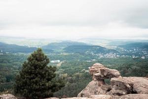 bergtop rotsachtig landschap foto