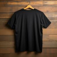 een visie van terug luxueus duidelijk zwart overmaats t-shirt mockup met een hanger hangende Aan een houten achtergrond, ai generatief foto