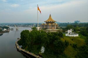 landschap van de oever van de rivier van Sarawak rivier- in koechen, Sarawak, oosten- Maleisië foto