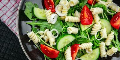 taart driehoek het formulier amandel room bladerdeeg gebakje zoet toetje aan het eten Koken maaltijd voedsel tussendoortje Aan de tafel kopiëren ruimte voedsel achtergrond rustiek top visie foto