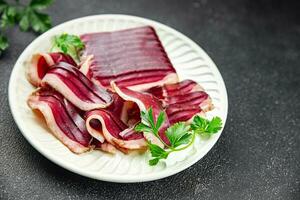 droog eend borst magret gerookt schokkerig genezen droog vlees vers heerlijk aan het eten Koken voorafje maaltijd voedsel tussendoortje Aan de tafel kopiëren ruimte foto