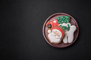 vers heerlijk gebakken Kerstmis of nieuw jaar peperkoek koekjes foto