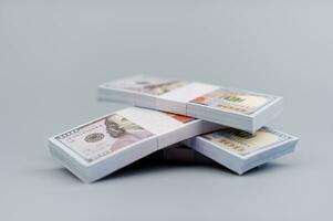 dollars spaargeld en investeringen financieel middelen, investeringen, investering plannen financieel aandelen financieel credit, contant geld stromen, inkomen, salaris, dollars foto