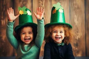 kinderen vrienden vieren st. Patrick s dag Aan bruin achtergrond. ai gegenereerd foto