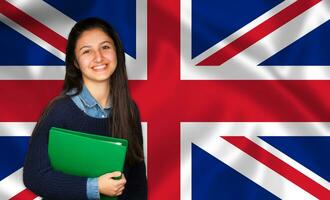 tiener leerling glimlachen over- Engels vlag foto