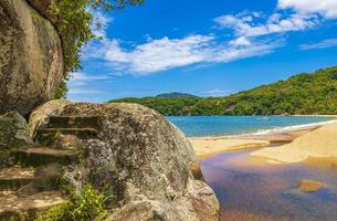 groot tropisch eiland ilha grande praia de palmas strand brazilië. foto