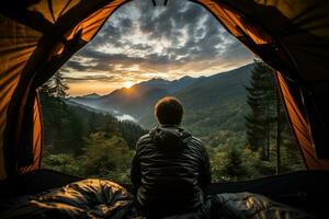 visie van tent jong Mens in zijn camper observeren een mooi zo visie van een berg. generatief ai foto
