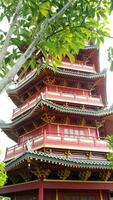 visie van een Chinese pagode gebouw en bomen foto