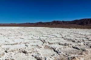 landschap van de verborgen baltinapijn lagunes - atacama woestijn - Chili. foto