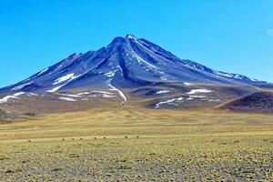 landschappen Aan de manier naar de altiplanisch lagunes in de atacama woestijn - san pedro de atacama - Chili foto