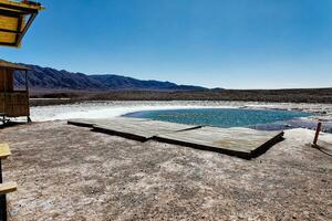 landschap van de verborgen baltinapijn lagunes - atacama woestijn - Chili. foto