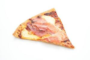 pizza met prosciutto of parmaham pizza op witte achtergrond foto