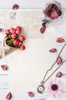 bloemblaadjes brief envelop zakklok roos foto