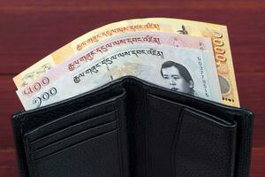 bhutanees geld in de zwart portemonnee foto