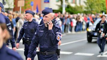 Warschau, Polen. 1 oktober 2023. maart van een miljoen harten. Politie eenheden beveiligen oppositie demonstraties. foto