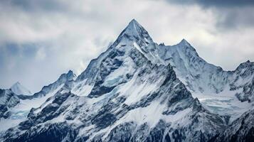 majestueus eenzaam berg bereik, dramatisch lucht, en panoramisch schoonheid in natuur. ai generatief foto