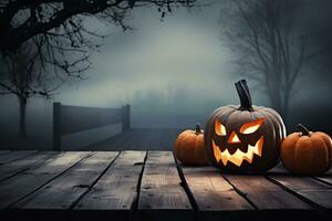 halloween pompoenen Aan houten planken met mistig achtergrond, een spookachtig halloween pompoen, jack O lantaarn, met een onheil gezicht en ogen Aan een houten bank, tafel met een nevelig grijs, ai gegenereerd foto