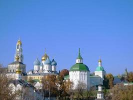 drie-eenheid sergius lavra in sergiev posad in moskou, rusland foto