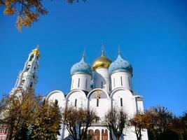 drie-eenheid sergius lavra in sergiev posad in moskou, rusland foto