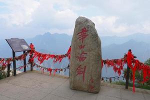 stenen berg in de heilige taoïstische berg huashan in china