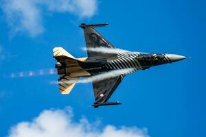 leger vechter Jet vlak Bij lucht baseren. lucht dwingen vlucht operatie. luchtvaart en vliegtuigen. lucht verdediging. Turks lucht dwingen f-16. foto