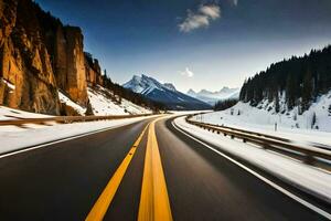 een snelweg in de winter met sneeuw en bergen. ai-gegenereerd foto