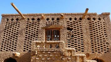 druif aan de lucht gedroogd huis architectuur in turpan druivenvallei, xinjiang foto