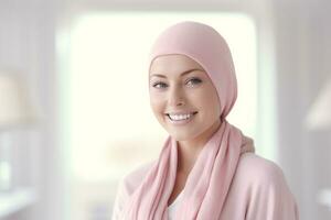 gelukkig kanker geduldig. glimlachen vrouw na chemotherapie behandeling Bij ziekenhuis oncologie afdeling. borst kanker herstel. borst kanker overlevende. portret glimlachen kaal vrouw. generatief ai. foto
