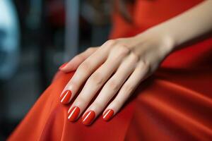 aantrekkingskracht vrouw hand- met klassiek rood nagel Pools Aan haar vingernagels. rood nagel manicure met gel Pools Bij luxe schoonheid salon. nagel kunst en ontwerp. vrouw hand- model. Frans manicuren. generatief ai. foto