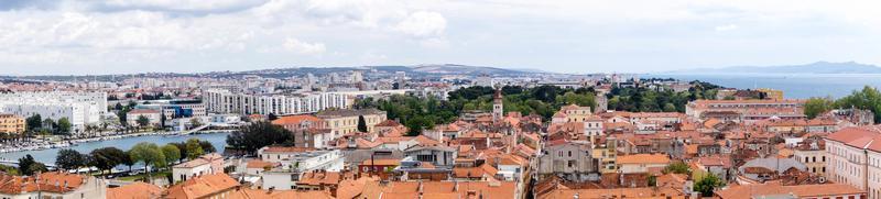 zadar in kroatië vanuit het perspectief van sv. stosije kathedraal foto