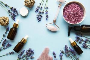 natuurlijke biologische spa-cosmetica met lavendel. foto