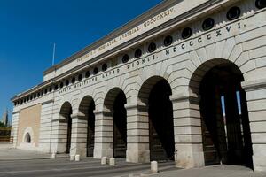 vienna heldentor - ingang van hofburg en heldenplatz, oostenrijk foto