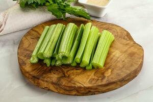 veganistisch keuken - dieet selderij vinkjes foto