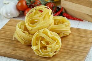 rauwe fettuccine pasta foto