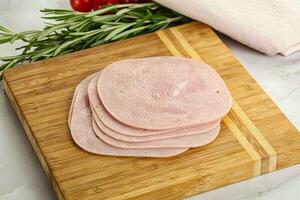 gesneden varkensvlees ham voor boterhammen foto