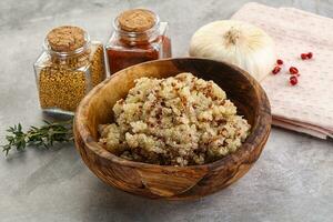 veganistisch keuken - gekookt quinoa ontbijtgranen foto