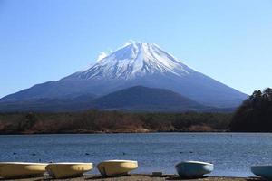 Mount Fuji en Lake Shoji in Japan foto