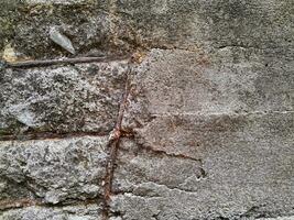 grungy muur van grijs beton structuur met gebarsten oppervlakte van zand en cement materialen. foto