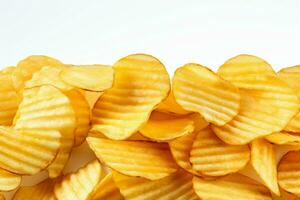 krokant aardappel chips, besnoeiing uit Aan een wit achtergrond voor gemak ai gegenereerd foto