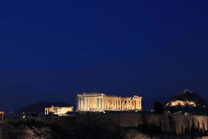 avondmening van parthenontempel op de akropolis van athene, grieks foto