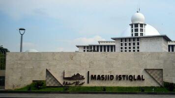 visie van de stad van Jakarta van een hoogte istiqlal moskee foto