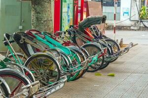 riksja lokaal vervoer voor toeristen. in Vietnam foto