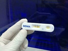 snel test voor methyleendioxymethamfetamine of mdma drug testen, alcohol verslaving. foto