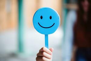 hand- Holding een emoji wereld mentaal Gezondheid dag, optimistisch denken ai generatief foto